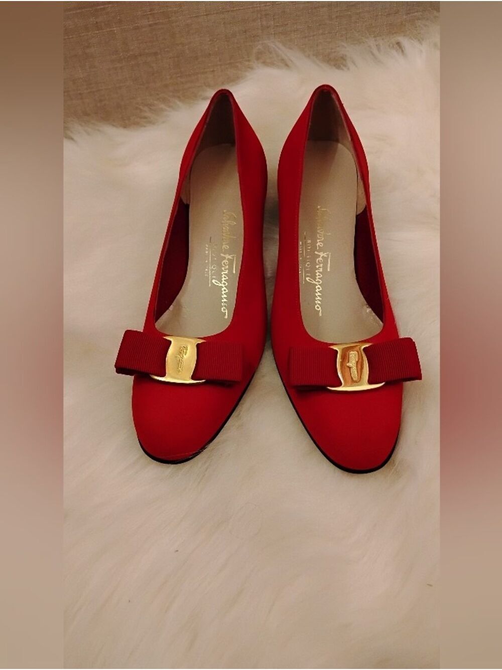 Authentic Vintage Salvatore Ferragamo Vara pumps in red. Size 7 - Picture 9 of 9